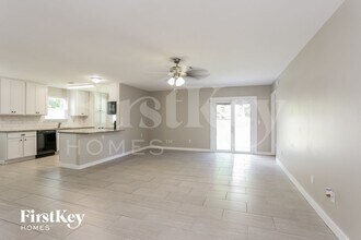 1047 Cove Landing Dr in Jacksonville, FL - Building Photo - Building Photo