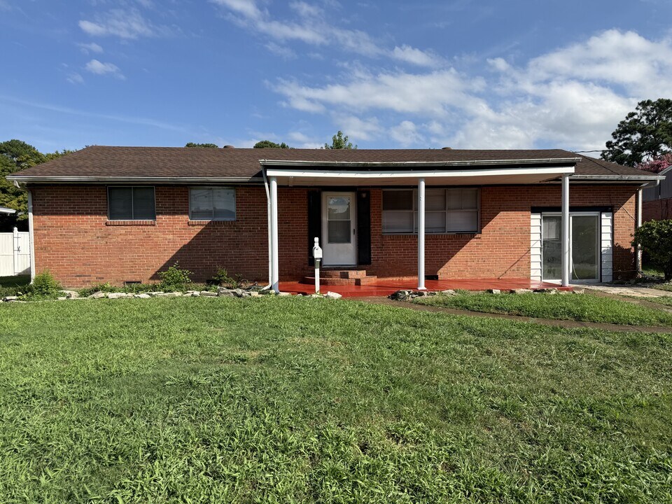 8324 Kanter Ave in Norfolk, VA - Building Photo