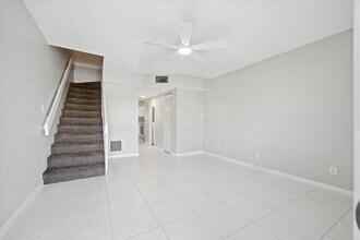 2810 62nd Ave N in St. Petersburg, FL - Foto de edificio - Building Photo