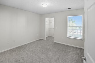 Crescent Pointe Apartments in Seneca, SC - Building Photo - Building Photo