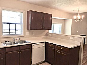 5640 Regent Village Dr in Winston-Salem, NC - Building Photo - Building Photo