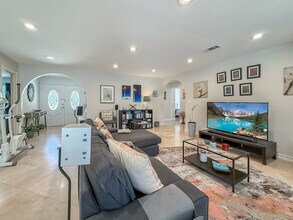 24017 Sylvan St in Woodland Hills, CA - Building Photo - Building Photo