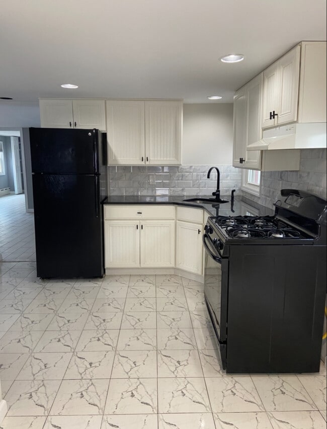 90 Illinois Ave, Unit Garden level in Long Beach, NY - Building Photo - Building Photo