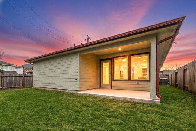 12902 Wempe Wy in Houston, TX - Foto de edificio - Building Photo