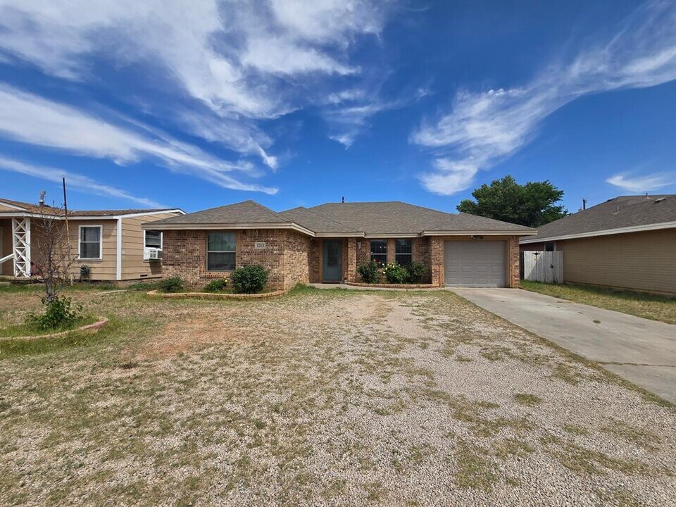 1203 E Cuthbert Ave in Midland, TX - Building Photo