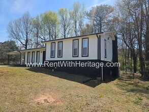 6604 Forestdale Ln in Douglasville, GA - Building Photo - Building Photo