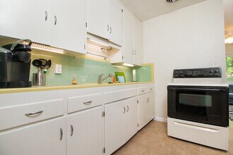 111 NW 21st St, Unit 111 in Gainesville, FL - Foto de edificio - Building Photo