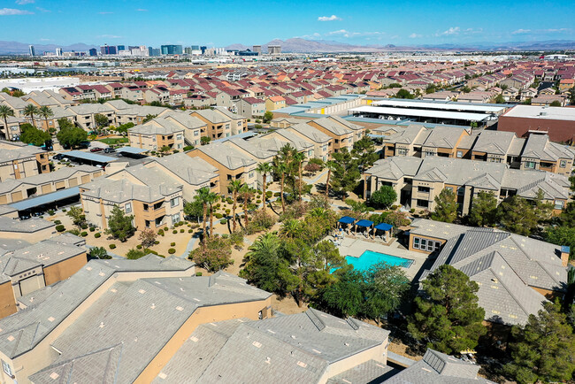 Pinehurst Condominiums in Las Vegas, NV - Foto de edificio - Building Photo