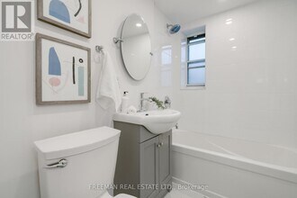 2707 Yonge St in Toronto, ON - Building Photo - Building Photo