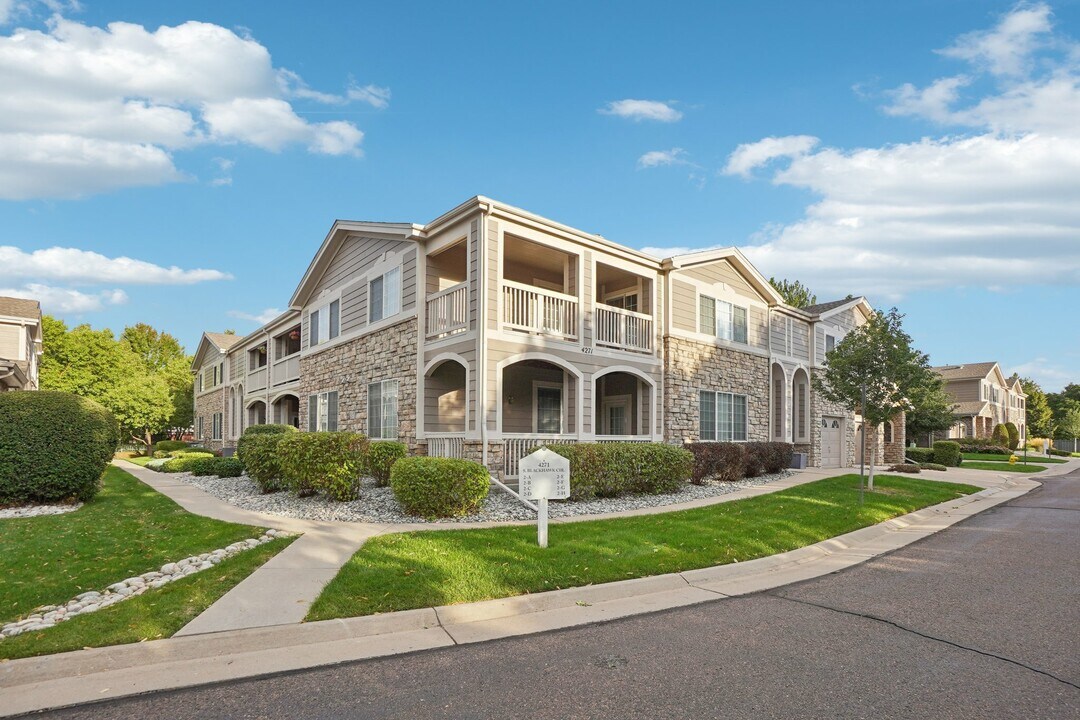 4271 S Blackhawk Cir in Aurora, CO - Foto de edificio