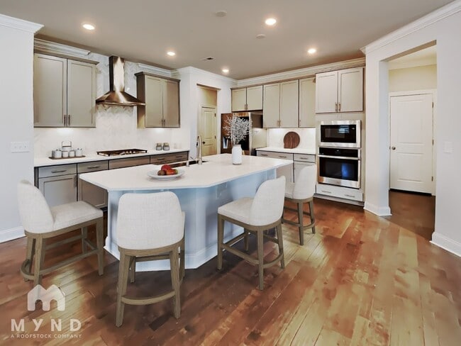 8451 Seawell School Rd in Chapel Hill, NC - Foto de edificio - Building Photo