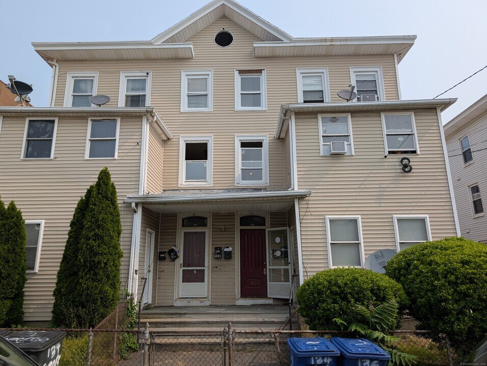 134 George St in Bridgeport, CT - Building Photo