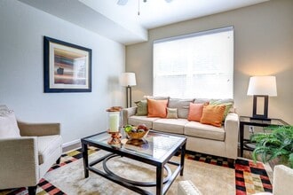 Enclave Apartments in Commerce City, CO - Foto de edificio - Building Photo