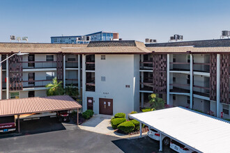 Windward Cove Condominiums in New Port Richey, FL - Building Photo - Building Photo