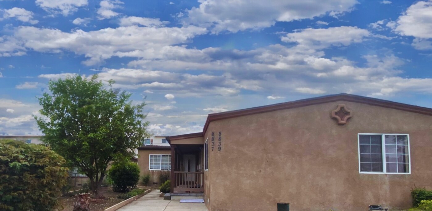 8837 Tilden Ave-Unit -8839 in Los Angeles, CA - Building Photo