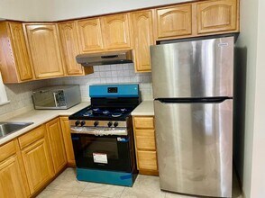 203 Zabriskie St in Jersey City, NJ - Building Photo - Building Photo