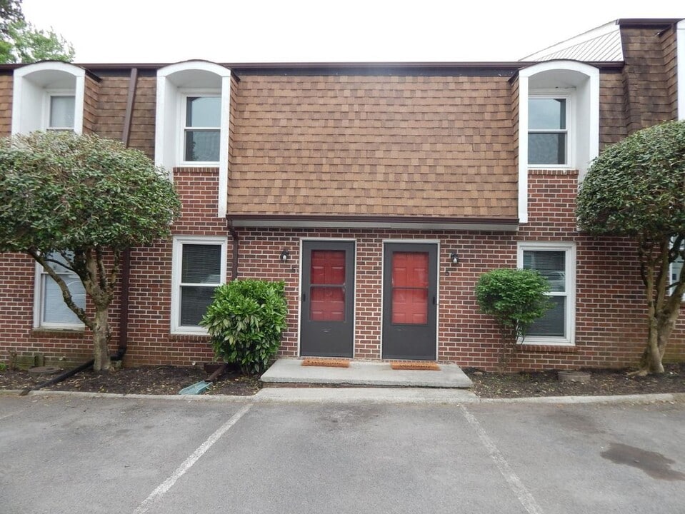 944 Piney Grove Church Rd in Knoxville, TN - Building Photo