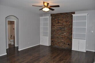 705 Katy Ln in Whitewright, TX - Foto de edificio - Building Photo