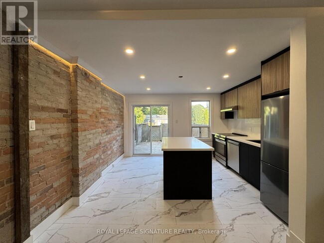 25 Firstbrooke Rd in Toronto, ON - Building Photo - Building Photo