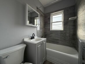 6956 N Ashland Ave in Chicago, IL - Building Photo - Building Photo