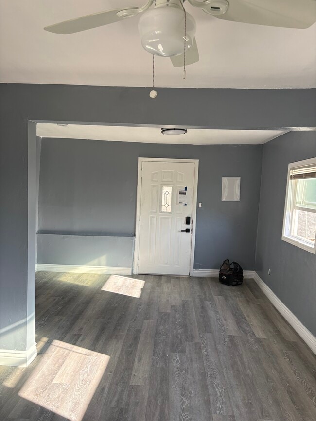 8647 Thermal St, Unit C in Oakland, CA - Building Photo - Building Photo