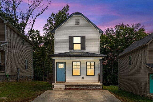 property at 925 Oak Ln
