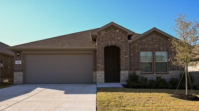 525 Bronze Cir E in Springtown, TX - Building Photo