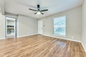 806 Marshalldell Ave in Dallas, TX - Building Photo - Building Photo