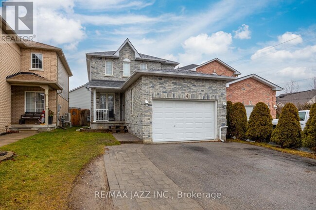 4 Daiseyfield Ave in Courtice, ON - Building Photo - Building Photo