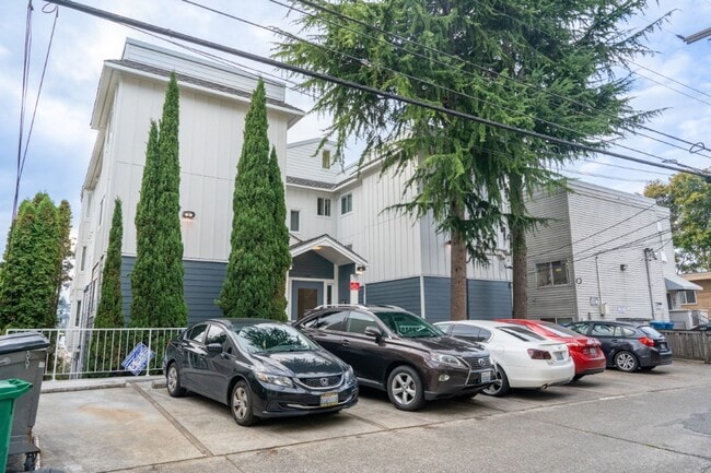 2354 Yale Ave. E. in Seattle, WA - Building Photo - Building Photo