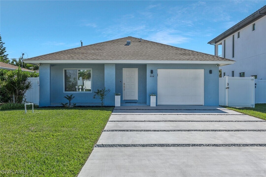 532 103rd Ave N in Naples, FL - Building Photo