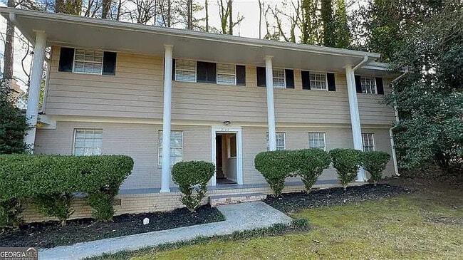 Room in House on Granada Pl in East Point, GA - Building Photo - Building Photo