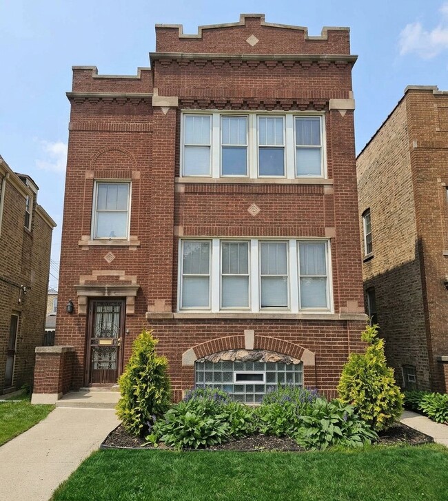 property at 5040 N Parkside Ave