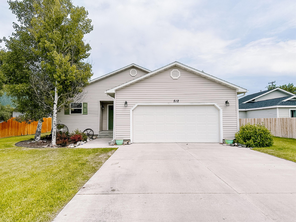 512 N Main St in Twin Bridges, MT - Building Photo