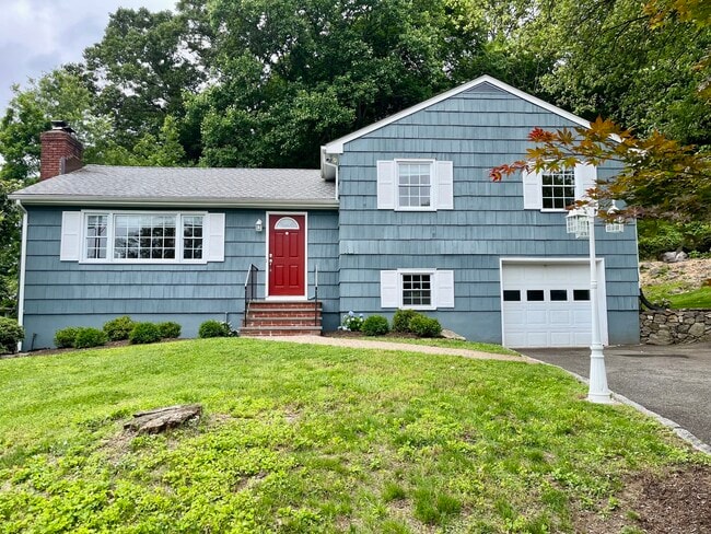 11 Cornwall Rd in Norwalk, CT - Building Photo - Building Photo