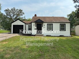 11329 East 39th St S in Independence, MO - Building Photo
