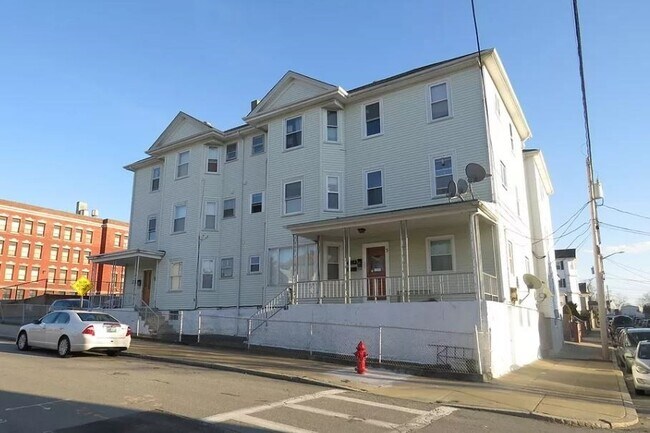 3 Edgemond St-Unit -3W in Fall River, MA - Building Photo - Building Photo