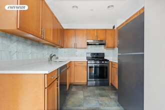 4102 Queens Blvd in Queens, NY - Building Photo - Building Photo
