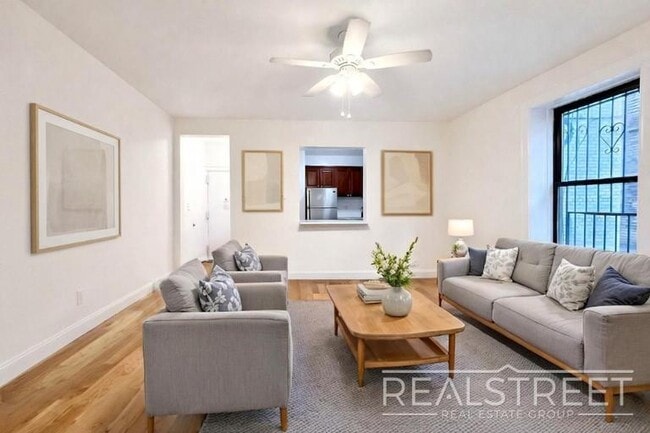 Renovated Giant Prewar 1 bedroom in Brooklyn Heights!, Unit 1E in Brooklyn, NY - Building Photo - Building Photo