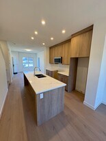 928-935 35 St SE in Calgary, AB - Building Photo
