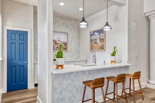 Legends Lake Creek in Austin, TX - Building Photo