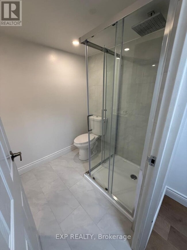 2760 Carousel Crescent in Ottawa, ON - Building Photo - Building Photo