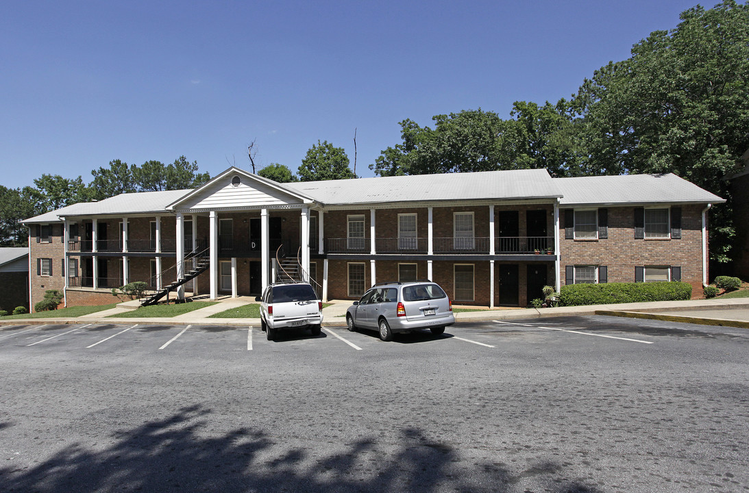 Garden Court Apartments in East Point, GA - Building Photo