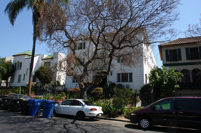 228 S Kenmore Ave in Los Angeles, CA - Foto de edificio - Building Photo