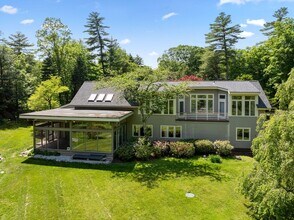 423 Concord Rd in Weston, MA - Building Photo - Building Photo