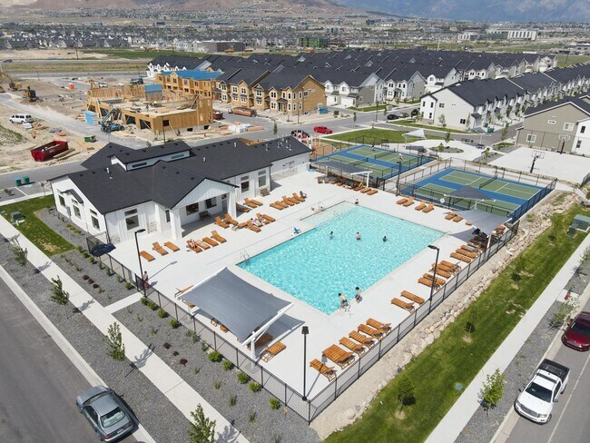 3901 W 1850 N in Lehi, UT - Foto de edificio - Building Photo