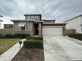 2455 Robledo Wy in Merced, CA - Building Photo