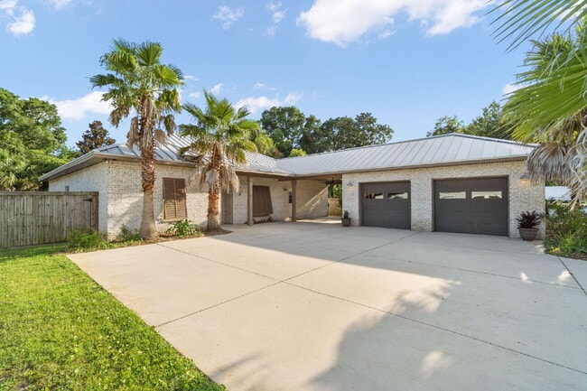 property at 52 Okahatchee Cir SE