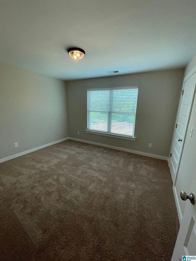 90 Buckhorn Cir in Weaver, AL - Foto de edificio - Building Photo
