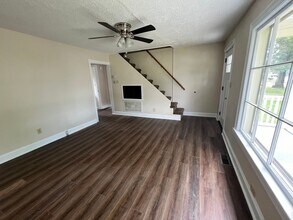 6017 Robertson Ave in Nashville, TN - Foto de edificio - Building Photo